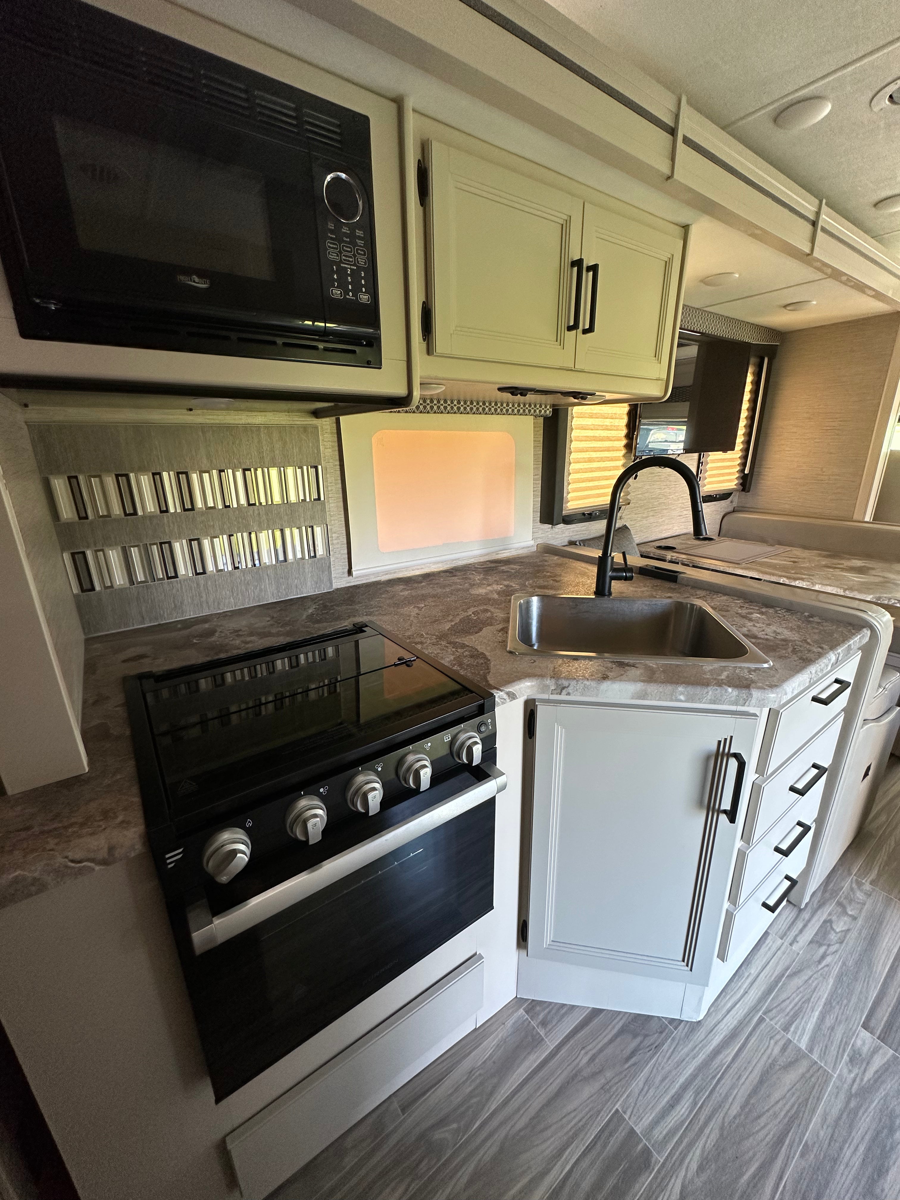 2021 Ford F53 Ace Motorhome